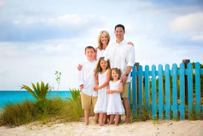 secluded-beach-family-photography