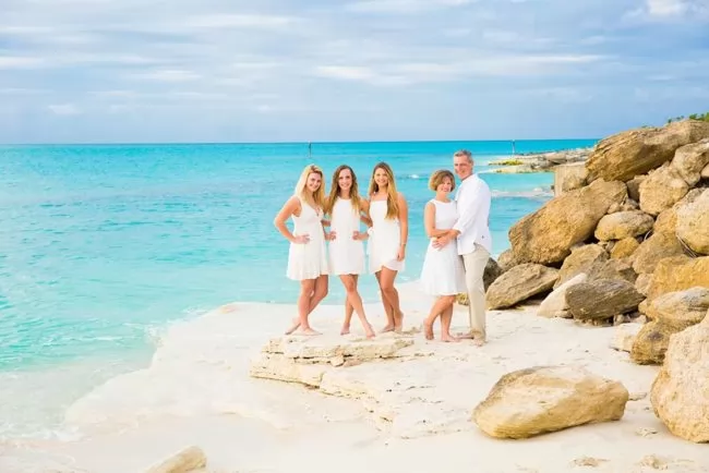 secluded-beach-family-photo