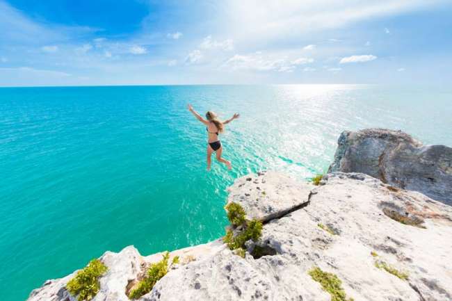 girl-jumping-children-photographer-turks-and-caicos